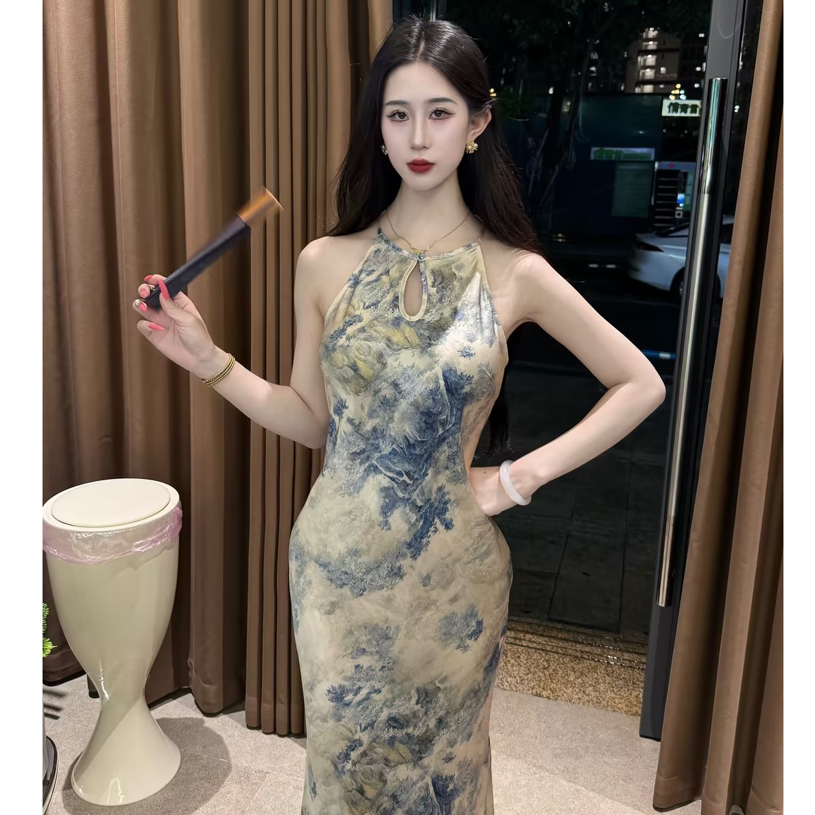 LHMknk1画报夫人原创清冷感斜裁国风鱼尾缎面裙改良旗袍 瓷山岭图片