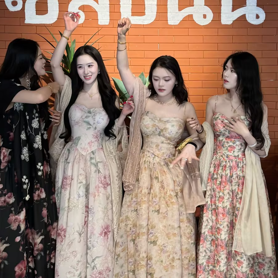 LHMknk1画报夫人茶歇复古法式优雅碎花蓬蓬裙吊带连衣裙