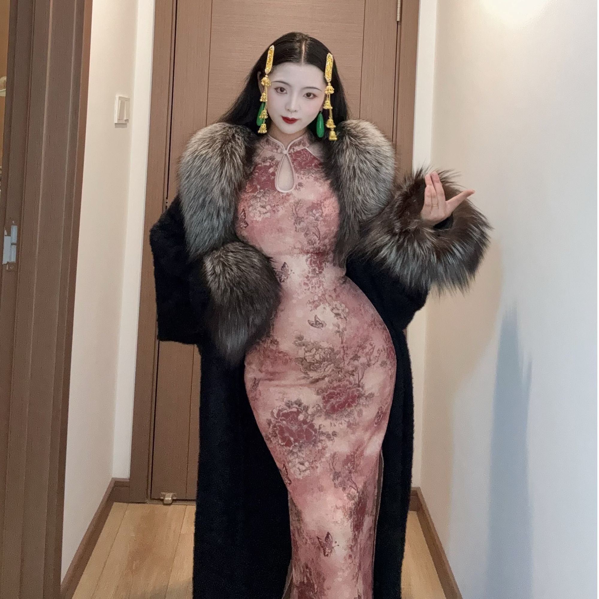 LHMknk1画报夫人原创自制秋冬贵妇青果领一等品银狐绒面针织大衣