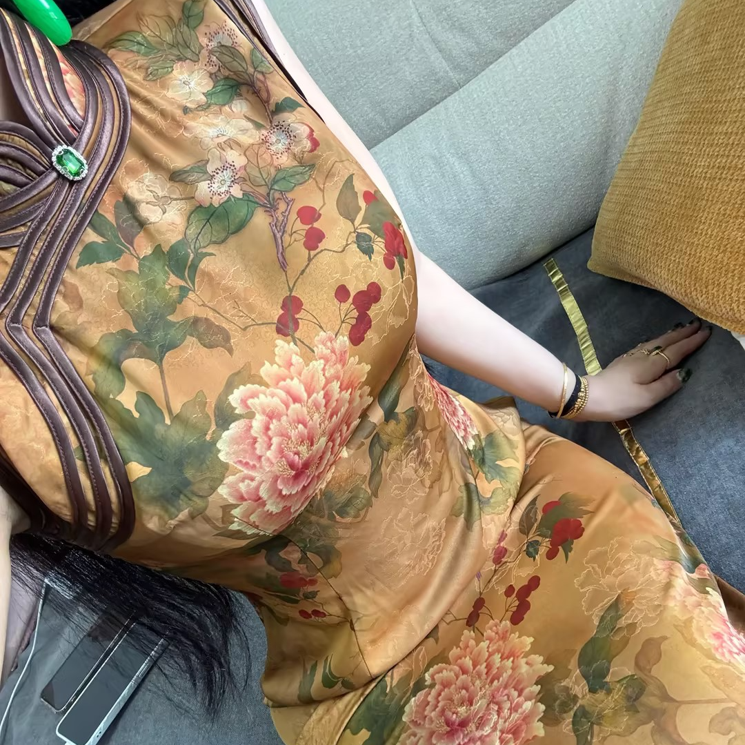 LHMknk1画报夫人原创自制手工旗袍多绲边提花缎面旗袍 古色玉雕