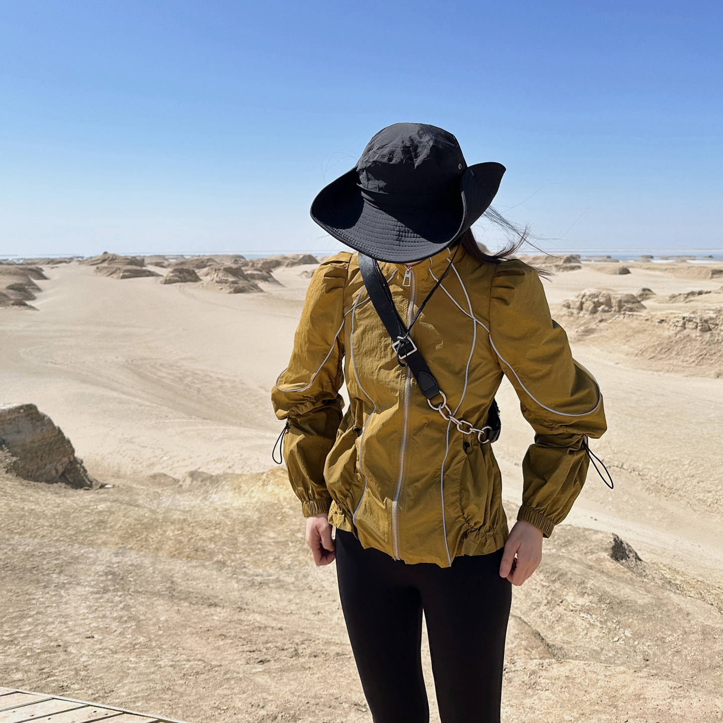 2026秋季新款女装户外薄款夹克工装冲锋衣登山服骑行防晒女短外套