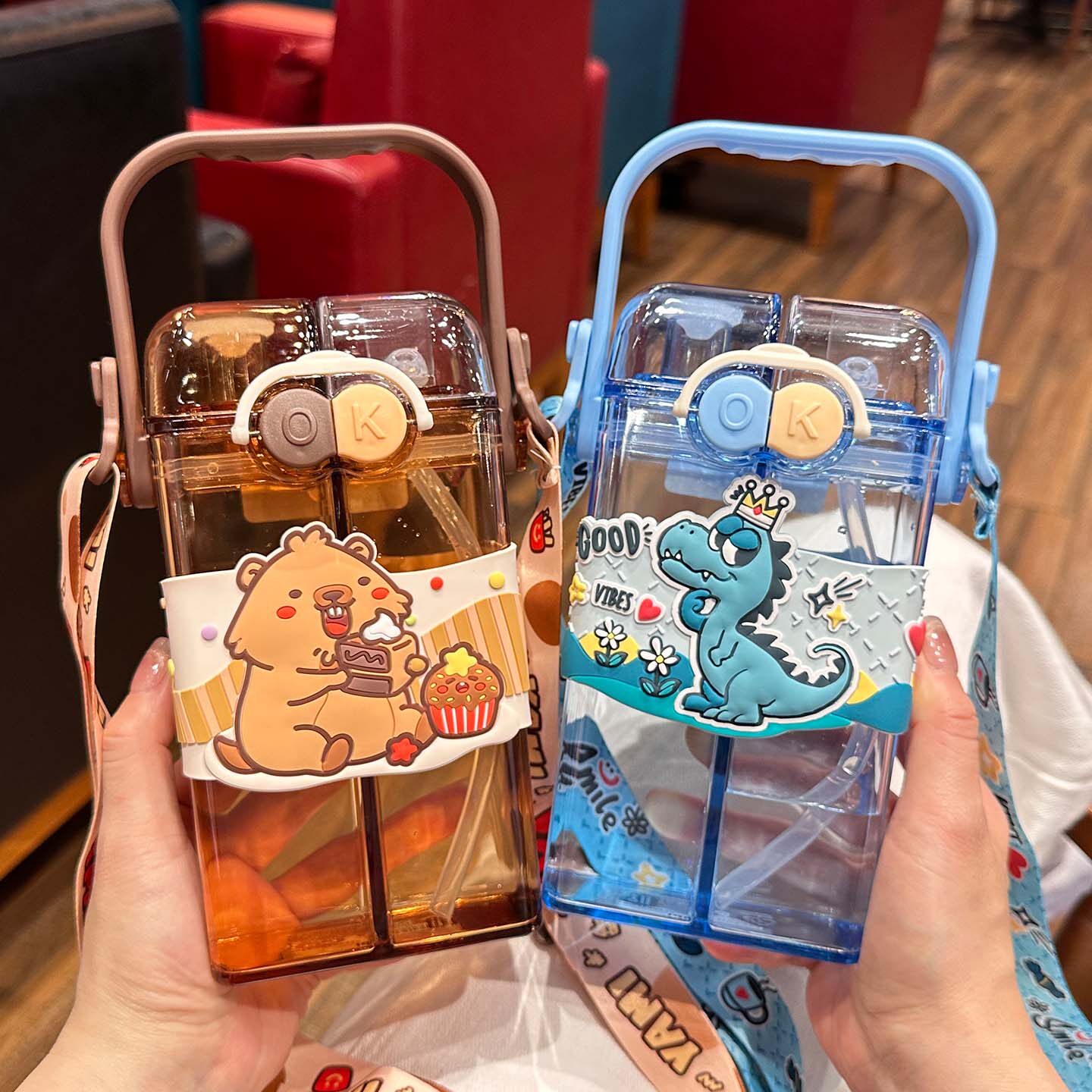 卡皮巴拉儿童水杯男女孩双饮吸管杯夏季小学生上学专用分仓水杯子