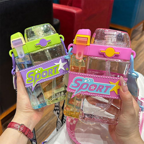 儿童分仓双饮喷雾吸管杯