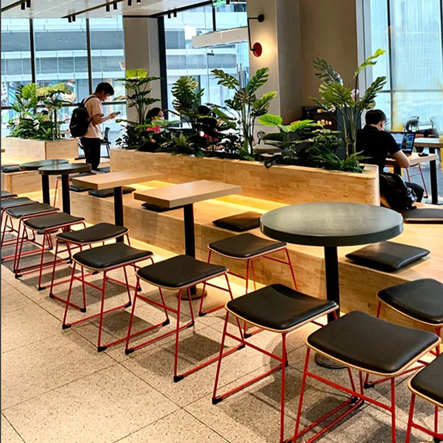 定制高档铁艺商用网红皮凳子图片