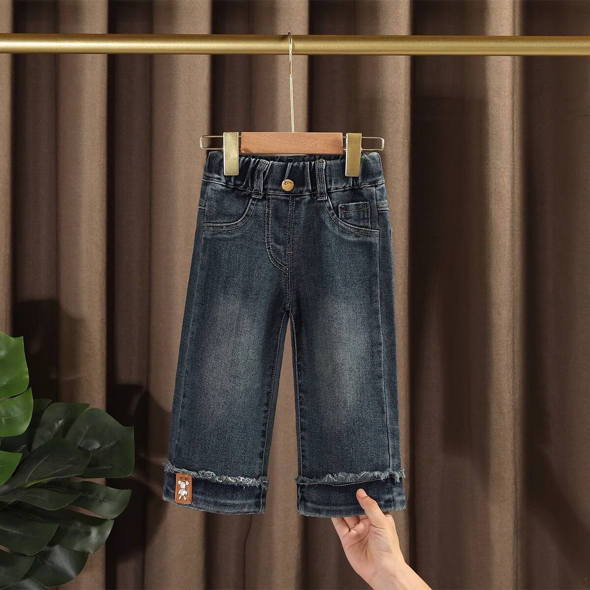 女童牛仔裤2024秋冬季新款长裤女宝宝宽松直筒裤加绒时髦阔腿裤潮