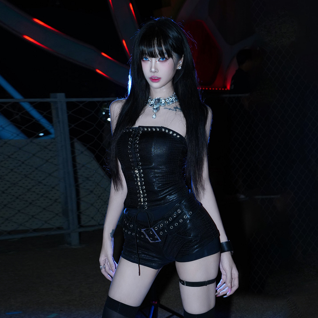 镂空绑带吊带修身皮革短裤套装女