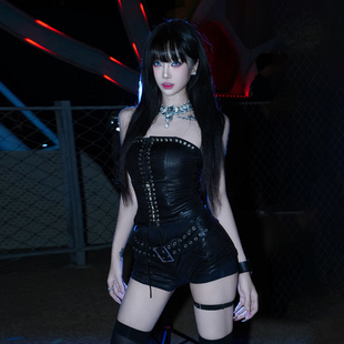 #Sisjuly#高街热辣Rockin镂空绑带挂脖吊带 修身皮革短裤套装女潮