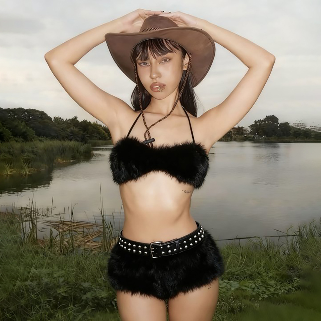 性感短款吊带背心修身短裤套装女