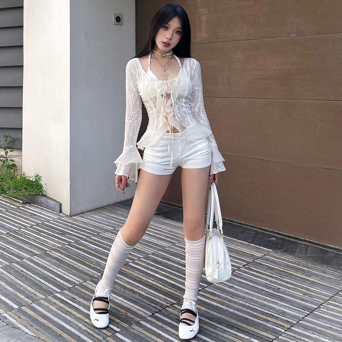 #Sisjuly#法式甜辣傲娇街拍公主 轻纱拼接镂空系带设计长袖T恤女