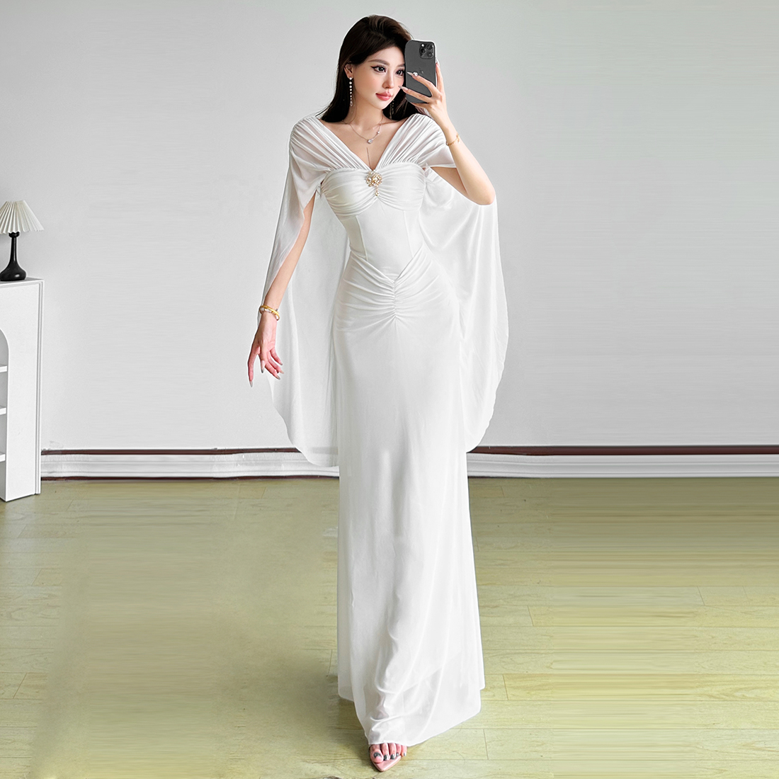 镶钻闪闪装饰超仙飘纱抹胸连衣裙