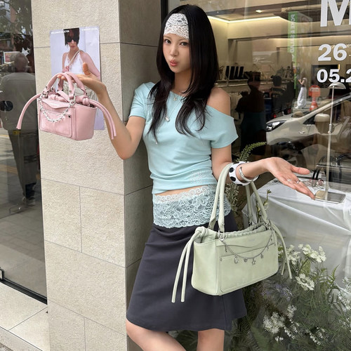 烫钻斜肩T恤蕾丝拼接短裙套装女