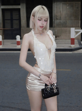 #Sisjuly#尤物日记爱心装饰 亮片bling性感风荡领裸背挂脖吊带女