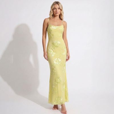 亮面精致刺绣花朵修身吊带连衣裙