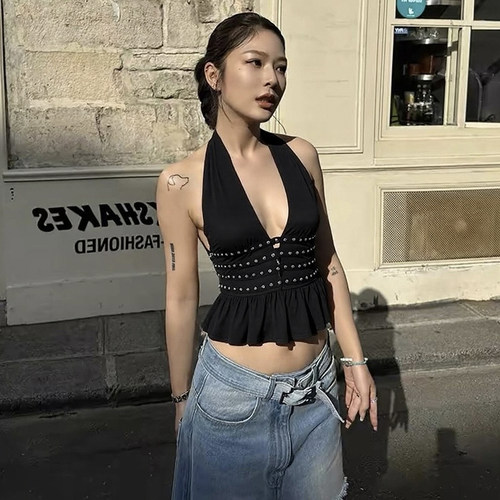 铆钉设计荷叶边深V镂空吊带背心