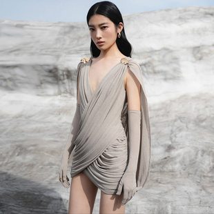 套 名媛气质风莫奈灰袖 交叉褶皱披风设计背心连衣裙女秋 Sisjuly