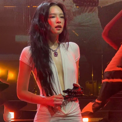 jennie舞台同款心机Deepv短袖T恤