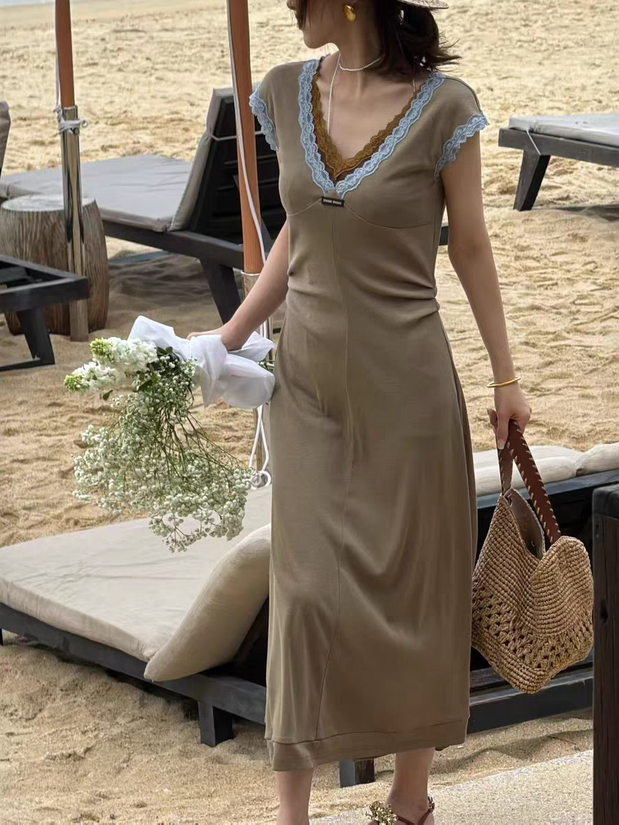 欧洲站2026夏季新款V+.com时尚蕾丝拼接V领收腰显瘦长款连衣裙女