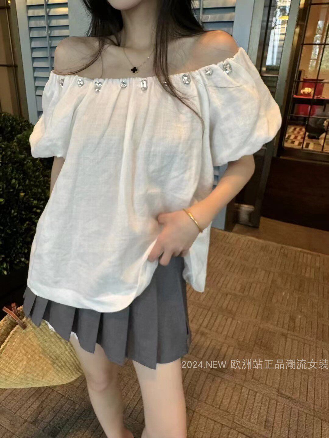 欧货2025夏款V+.COM泡泡袖一字领露肩钉钻衬衫宽松减龄上衣60390