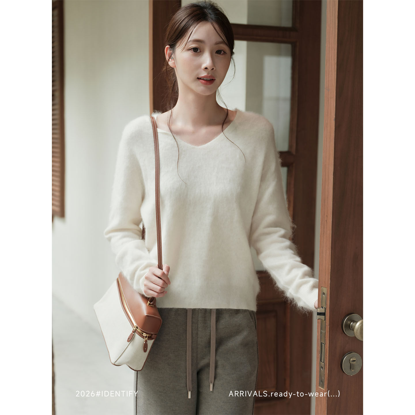 IDENTIFY 慵懒风软糯拉绒针织衫女秋季温柔百搭羊毛羊绒V领毛衣