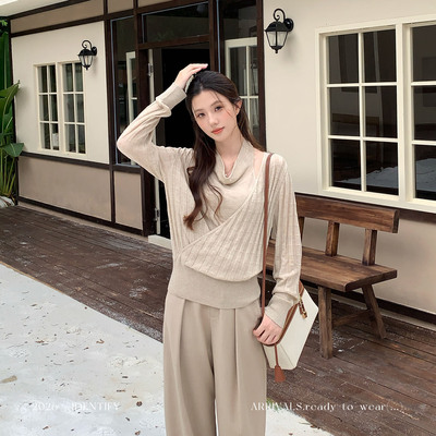 秋季慵懒挂脖V领假两件针织衫
