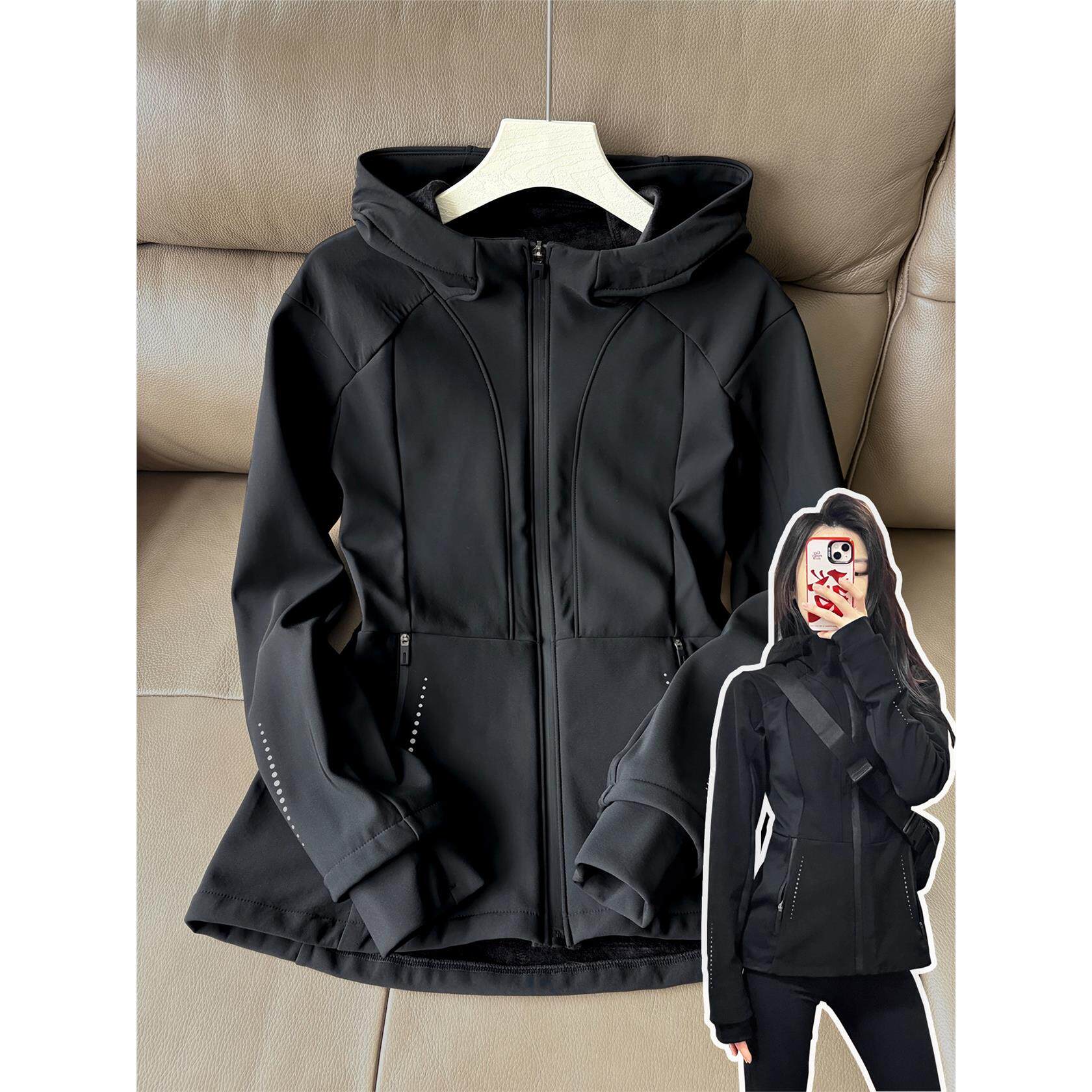 黑色修身软壳冲锋衣外套女款秋冬巨好看的收腰上衣早秋季户外穿搭