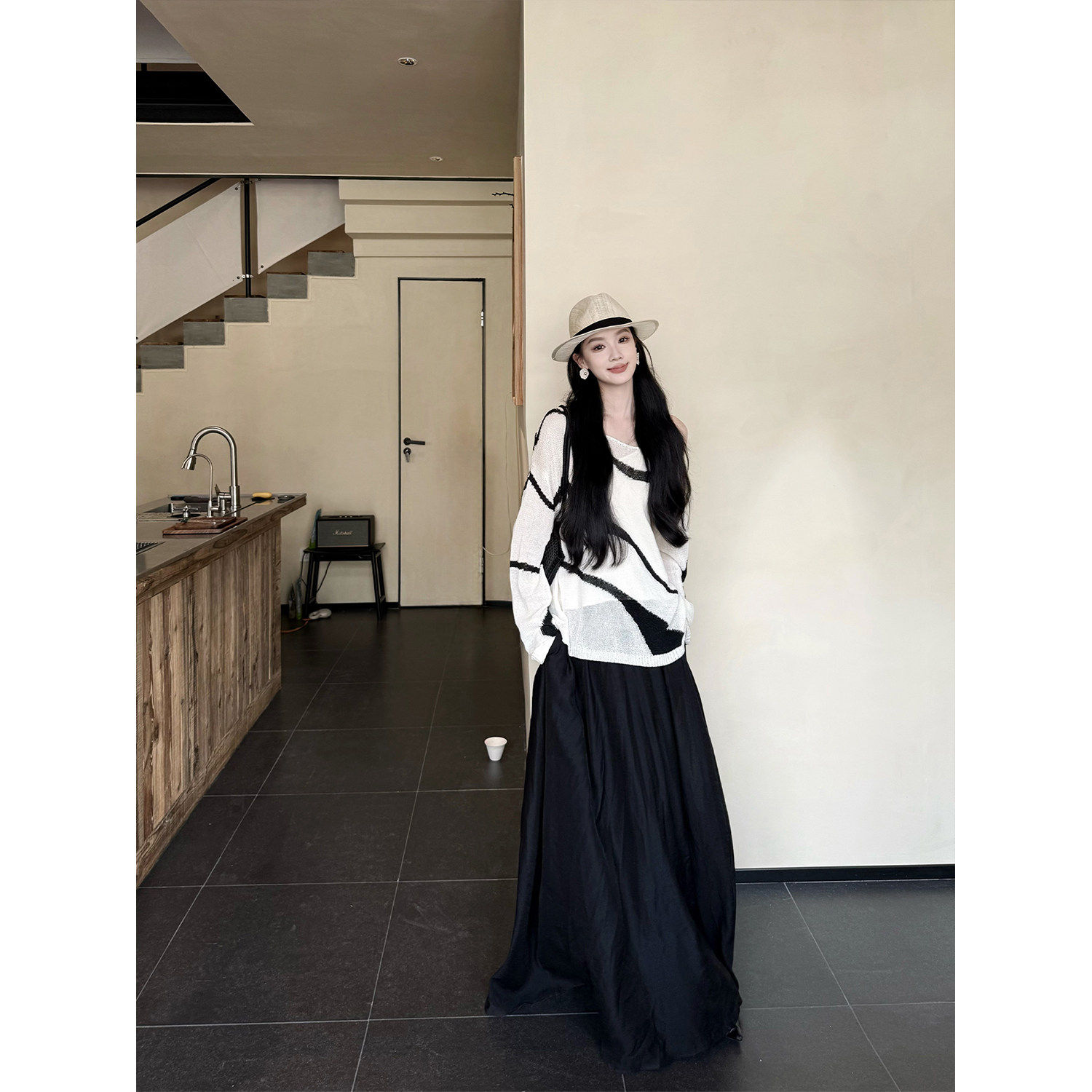 有洧Youwei 宽松T恤女2025新款显瘦遮肉夏天巨好看的斜肩露肩上衣