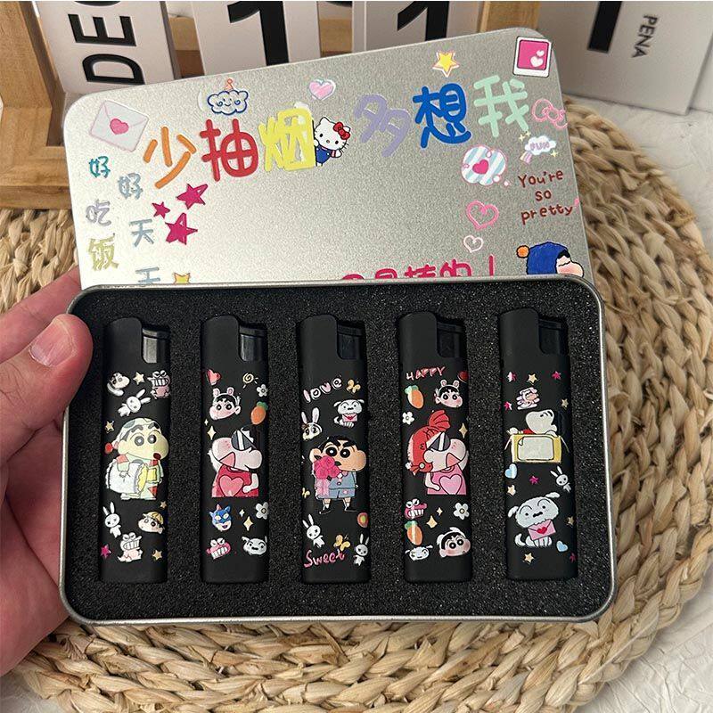 蜡笔小新防风打火机创意粉色火焰金属磨砂高颜值网红爆款送男友
