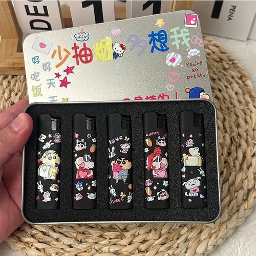 蜡笔小新防风打火机创意粉色火焰金属磨砂高颜值网红爆款送男友