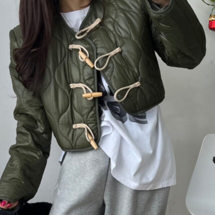 韩国chic2026秋冬新品时尚百搭保暖牛角扣短款棉服女长袖显瘦上衣