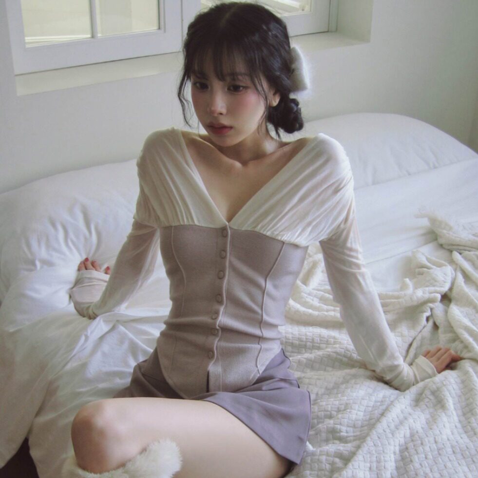 chic韩国温柔基调V领拼接芭蕾风t恤女2026纯欲修身显瘦打底上衣