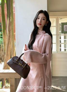 UONE-秋上新气质温柔优雅琉光连衣裙(配花朵飘带)263391