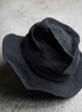 MING 黑色团块 l 不规则褶皱手工羊毛辫秋冬毛线爵士中性折叠盆帽