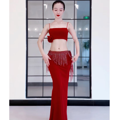 佐寒梦璐肚皮舞新品红花吊带上衣包臀套装练功服表演服宁佐寒同款