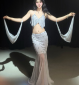 佐寒梦璐肚皮舞新款 显瘦表演服性感气质鱼尾裙 高级白色演出套装