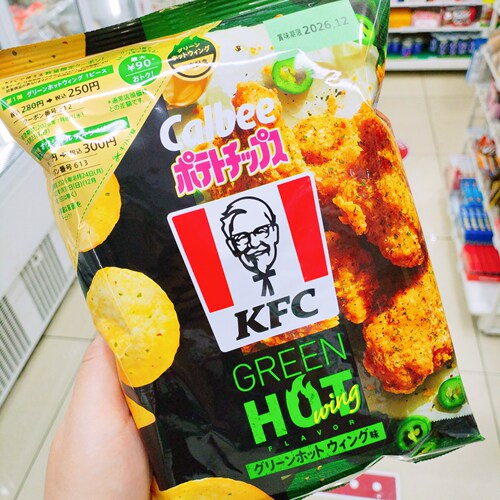 非现货【祺】日本代购 卡乐比肯德基联名 辣鸡翅味薯片3754