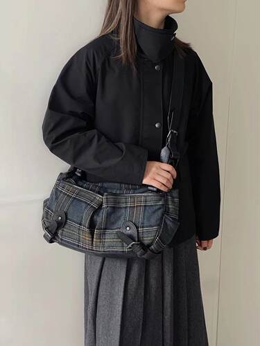 B巴bbr毛呢格纹饺子包