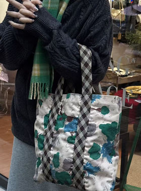 M中古玛尼绿色系帆布手提包