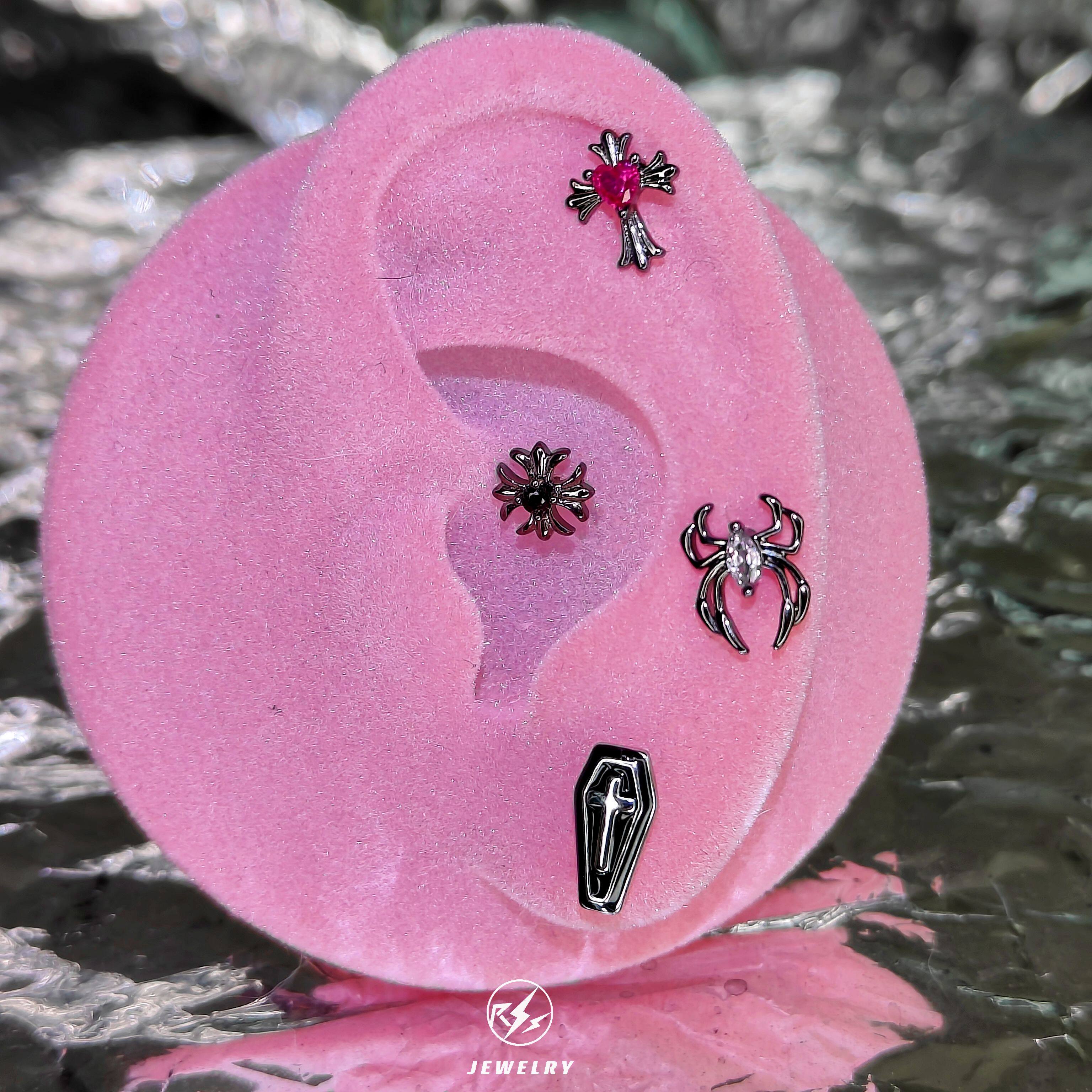 钛钢316l医用钢暗黑y2k辣妹黑色十字架蜘蛛黑粉锆石爱心耳骨钉