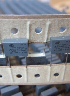 R474F1470DQA1K 电容器 R47 X1 4700pF 1000VDC KEMET AV一盒起售