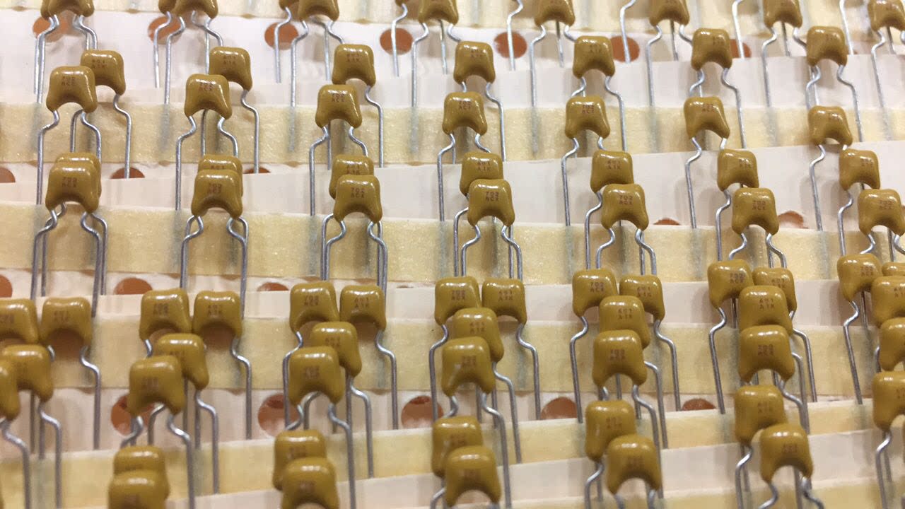 sr591a681kartr1  多层陶瓷电容器 原装 avx 100v680pf 10% c0g