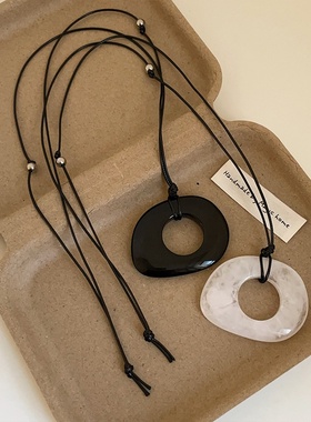 几何树脂吊坠长款黑绳项链女简约个性ins时尚气质百搭颈链毛衣链