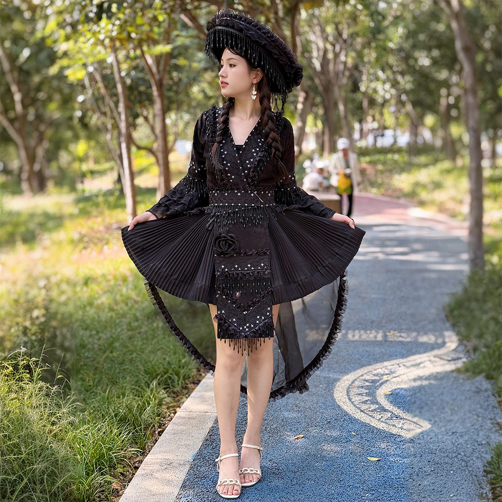 广西苗族刺绣女舞台表演套装