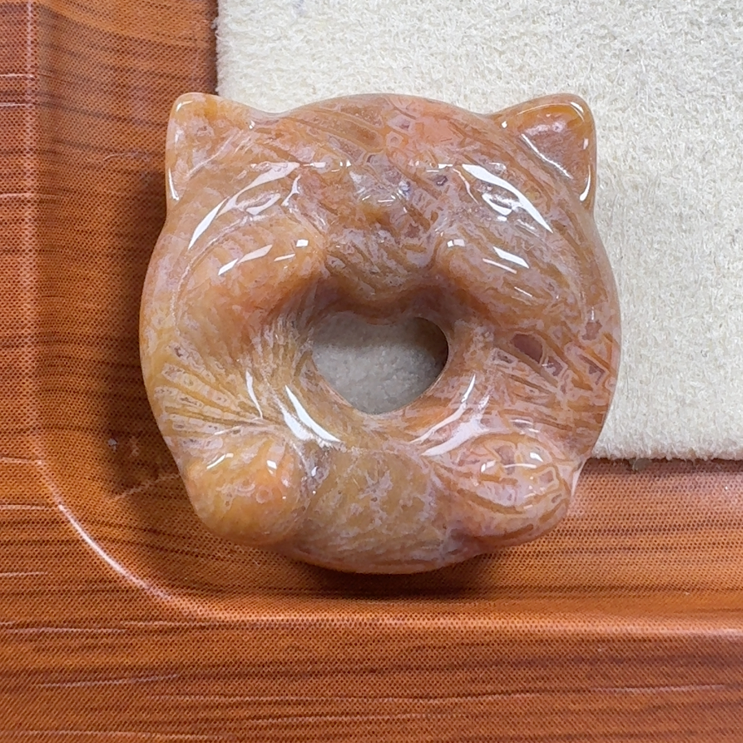 橘色瓷片凤尾小猫