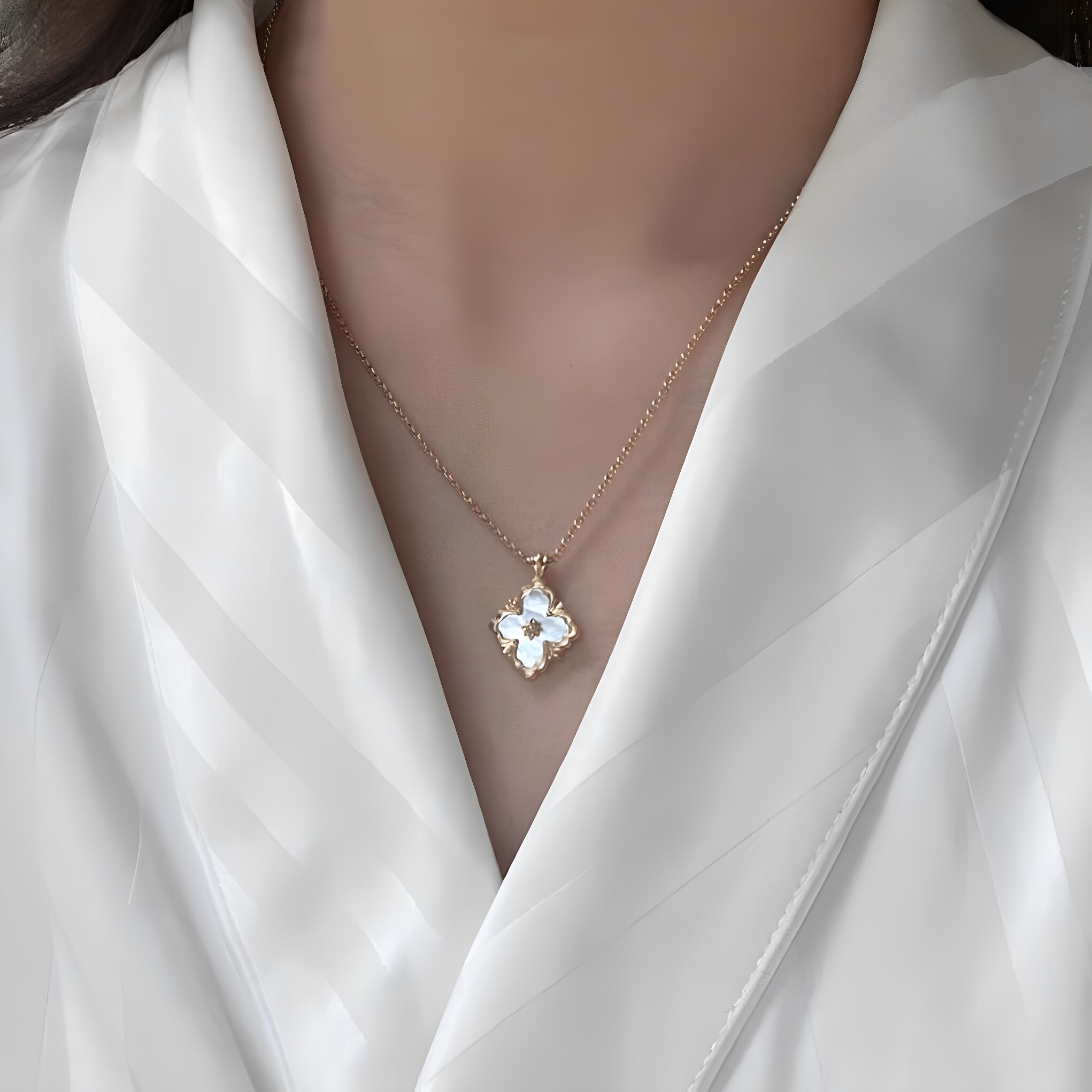 《冰璃》独特贝母四叶草花朵项链意产布契工艺打标菱形锁骨链颈链