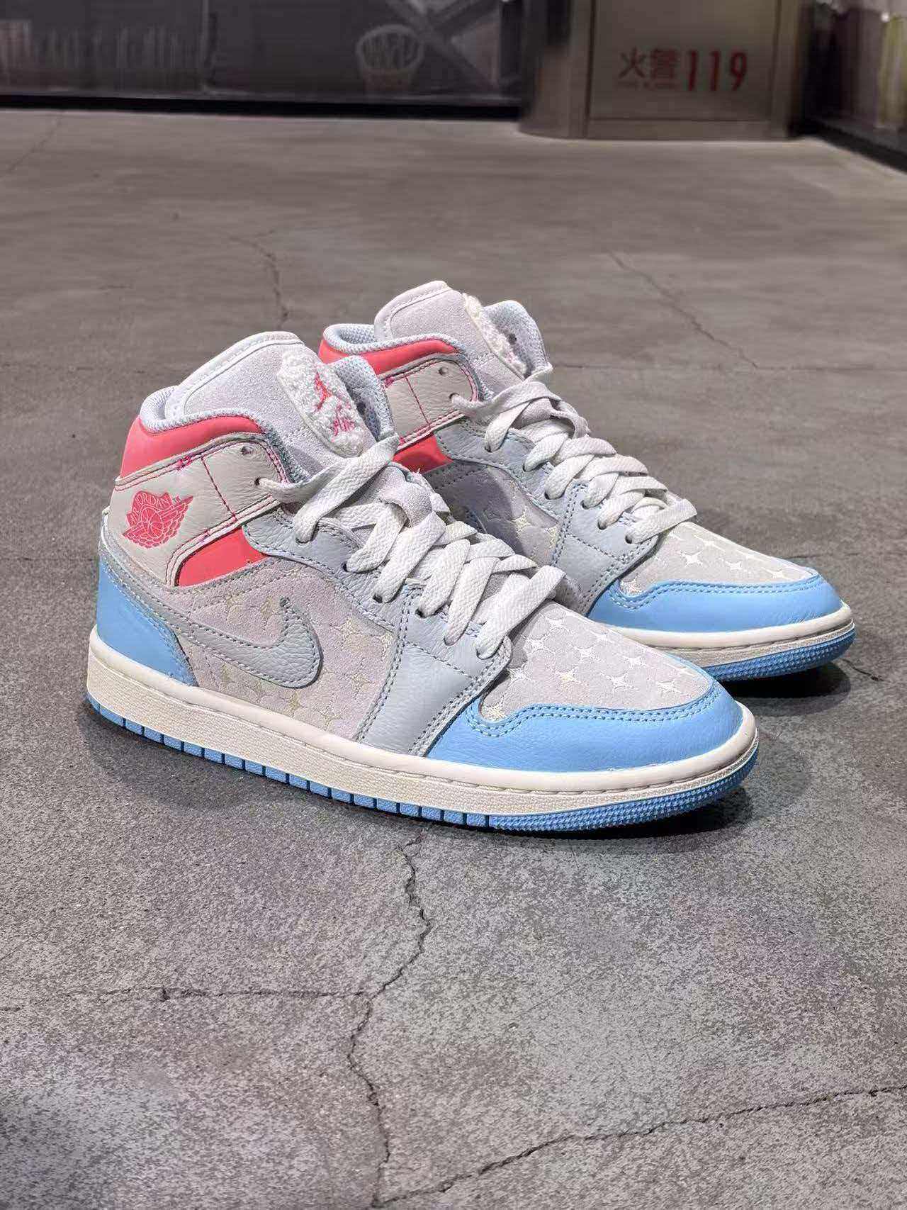 NIKE耐克女子JORDAN 1冷蓝拼色缓震中帮休闲运动篮球鞋IM7420-133