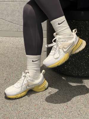 Nike/耐克V2K Run GORE-TEX女子复古低帮运动休闲鞋FZ2622-100