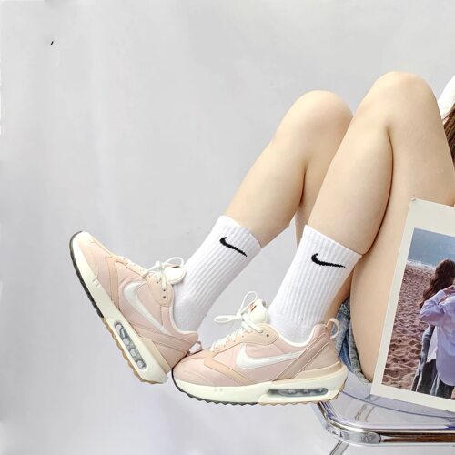 NIKE 耐克 Air Max Dawn气垫增高休闲运动跑步女鞋 DC4068-101