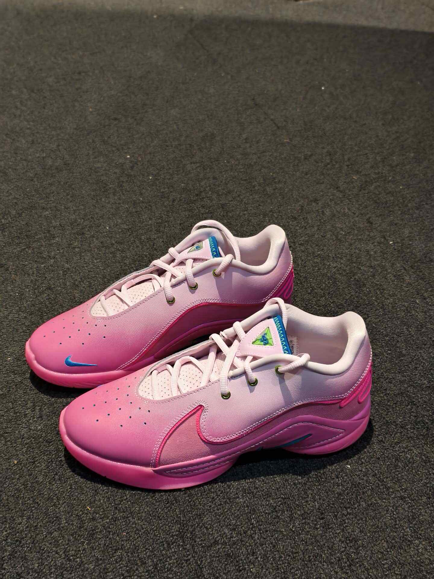 NIK 耐克 EOUTLETS 男女LEBRON 22詹姆斯22实战篮球鞋 HV8617-600