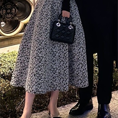 轻奢碎花法式时尚半身裙女秋季新款高级感素雅印花高腰宽松大摆裙