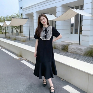 大码胖mm重工蝴蝶结淑女风娃娃领蕾丝拼接连衣裙女黑色显瘦气质裙
